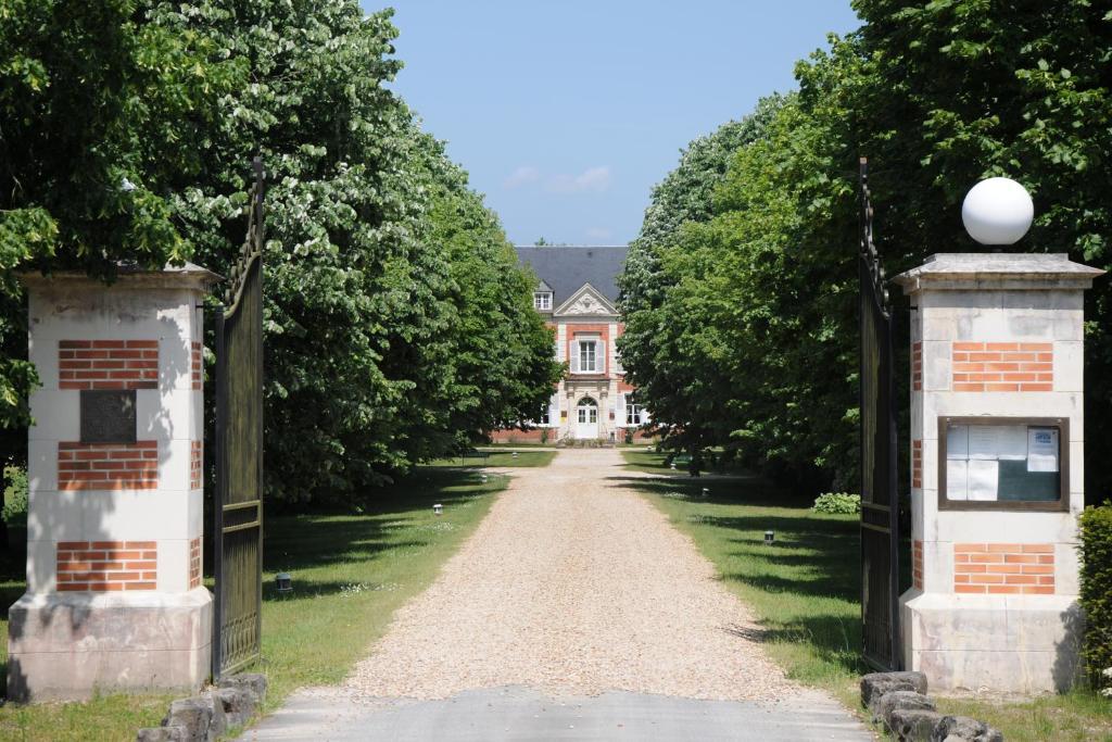 Hotel Logis Domaine De Valaudran Salbris Exterior foto