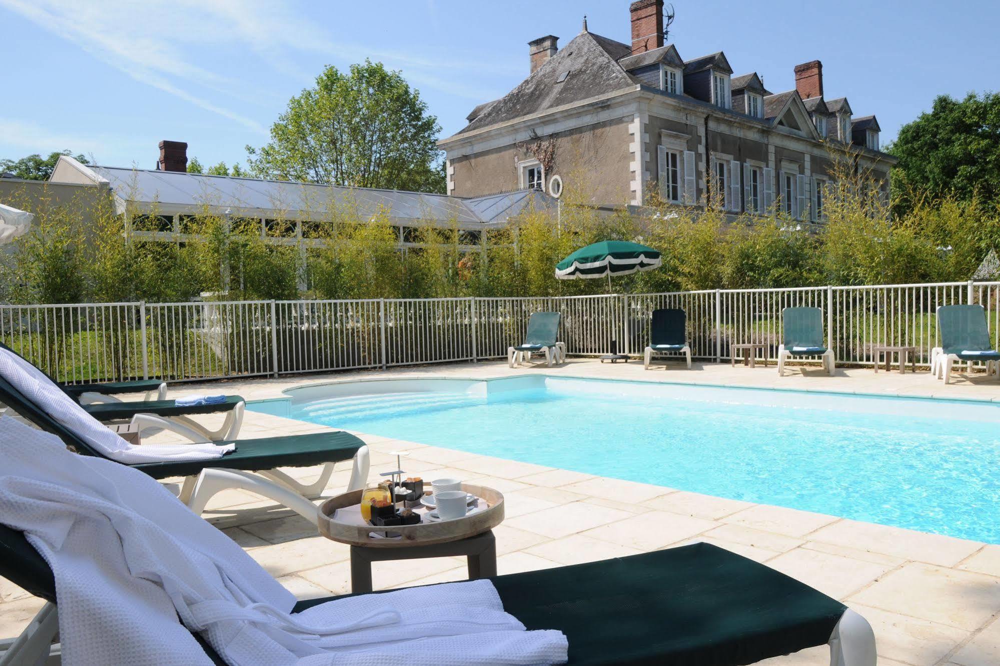 Hotel Logis Domaine De Valaudran Salbris Exterior foto
